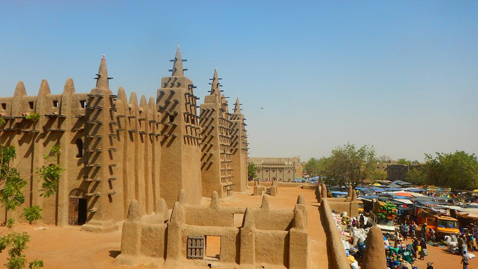 Salah satu masjid di kota Bamako, Mali. - INDOSPORT